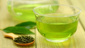 ماذا يحدث للجسم عند شرب الشاي الأخضر كل يوم؟