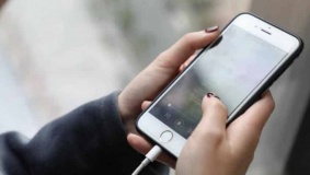 أطباء يكشفون أمراضاً معدية تتسبب بها الهواتف الذكية