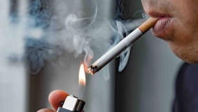 دراسة تحذر من خطر مميت قد يداهم المدخنين أثناء النوم