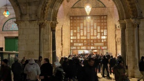 الآلاف يصلون الفجر في المسجد الأقصى