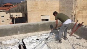 الاحتلال يجبر مقدسياً على هدم منزله في حارة السعدية