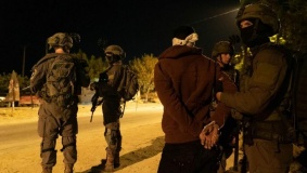 اعتقال مواطنين والاستيلاء على "حفار" بمسافر يطا