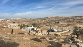 الاحتلال يهدم منزلاً وبئرين للمياه ويجرف أراضي في الخليل