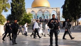 مستوطنون يغنون داخل المسجد الأقصى