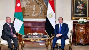 العاهل الأردني والسيسي: ندعو لتكثيف جهود وقف العدوان على غزة 