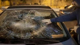 مستوطنون يهاجمون مركبات المواطنين في حوارة
