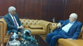 الوزير برهم يبحث مع رجل الأعمال أبو غزالة إغاثة التعليم في قطاع غزة
