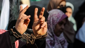 في يوم المرأة العالمي.. 21 أسيرة في سجون الاحتلال
