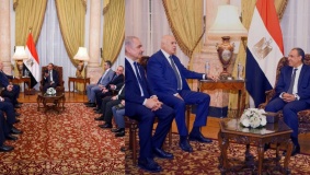 وزير الخارجية المصري يبحث مع وفد من حركة فتح  تطورات الأوضاع في غزة والضفة 