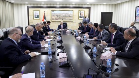 مصطفى يبحث عن مع الشركاء الدوليين وقف الحرب واحتجاز المقاصة  