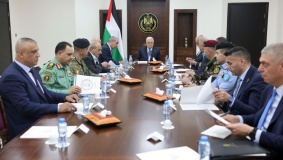 الرئيس عباس يترأس اجتماعاً لقادة الأجهزة الأمنية بحضور الشيخ 