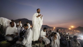 ركن الحج الأعظم.. الحجاج يواصلون التوافد إلى "عرفات"