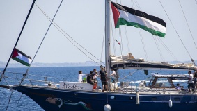 مادلين على بعد 300 كلم بحريا من غزة