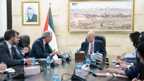 مصطفى يبحث مع الممثل الأوروبي الخاص لعملية السلام آخر المستجدات وجهود وقف إطلاق النار