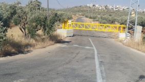 الاحتلال ينصب بوابة حديدية على مدخل قرية دوما