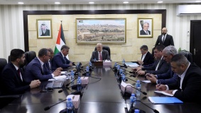 الحكومة تبحث إجراءات معالجة تكدس عملة الشيقل في المصارف