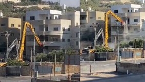 الاحتلال يهدم  بناية سكنية  في خربثا المصباح غرب رام الله