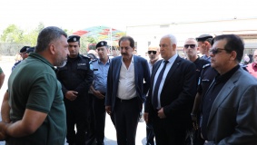 وزير الداخلية يؤكد من معبر الكرامة العمل على تحسين الخدمات