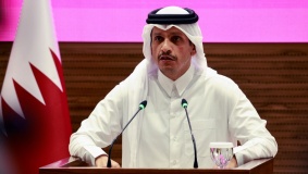 بأجواء إيجابية.. ترامب يلتقي رئيس وزراء قطر لساعتين