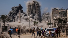 وزير جيش الاحتلال: غزة تحترق
