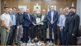 في إطار دعم الحكومة لصمود المخيمات: سلطة الأراضي تسلّم تخصيص أرض لمركز شباب بلاطة