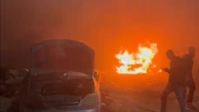 مستوطنون يحرقون مركبات بقرية المغير شرق رام الله