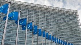 القمة الأوروبية تطالب إسرائيل بسحب عطاء البناء في "E1" وتحذر الشركات