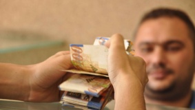 سلطة النقد: لهذا فرضت عمولة السحب من أرصدة العملاء ...