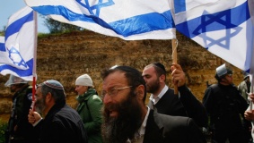 مستوطنون يهتفون"الموت للعرب" في القدس
