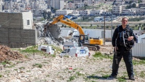 الاحتلال يسلم مبعدا عن القدس أمرا بهدم منزله