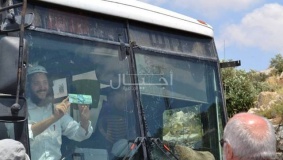 الاحتلال ومستوطنوه يقمعون مسيرة المعصرة
