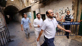 مراسلنا: مستوطنون يعتدون على مواطنين في القدس