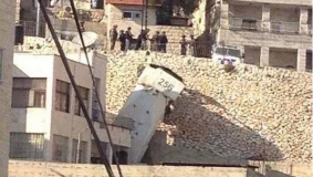انقلاب سيارة المياه العادمة التابعة لشرطة الاحتلال بحي الطور