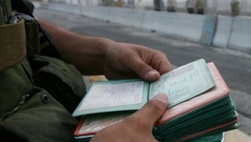 الاحتلال يعيد هويات مواطنين صادرها بزبوبا في جنين