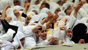 حجاج البيت يقضون النحر ورمي جمرة العقبة