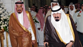 صحيفة: العاهل السعودي قرر التنازل عن العرش لأخيه سلمان