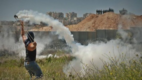 الضفة اصابات بقمع الاحتلال للمسيرات السلمية ومواجهات