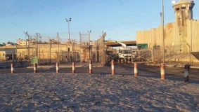 اغلاق حاجز قلنديا استعداداً لمسيرات نصرة غزة الليلة