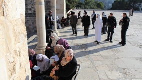 التصدي لمحاولة تصوير شرطة الاحتلال لطالبات مجالس العلم