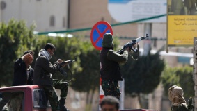الحوثيون يواصلون حصارهم في اليمن