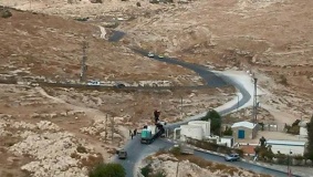 الاحتلال يضع مكعبات إسمنتية على مدخل تقوع