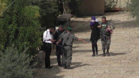 الاحتلال يعتقل شقيقتين على مدخل الإبراهيمي بالخليل