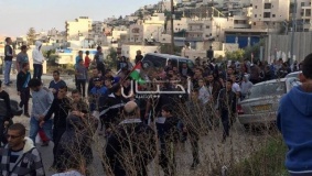 مسيرة في جبل المكبر مطالبة باسترداد جثامين الشهداء في جبل المكبر