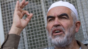 تجميد قرار حبس رائد صلاح لاتمام الإجراءات القانونية