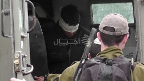 الخليل: اعتقال فتى من العروب واحتجاز آخرين بالفوار