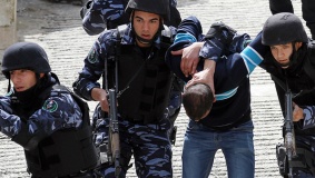 مواطن يسلم الشرطة مواد مخدرة بضواحي القدس