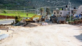 مواصلة أعمال تأهيل طريق سنجل المغلق منذ 2002