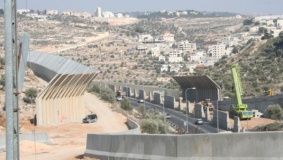 الاحتلال يجدد أعمال بناء الجدار في بيت جالا