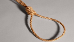 العثور على شابة مشنوقة بالخليل