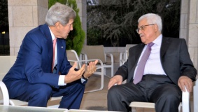 كيري للرئيس: المنطقة لا تحتمل أي فراغ سياسي فلسطيني